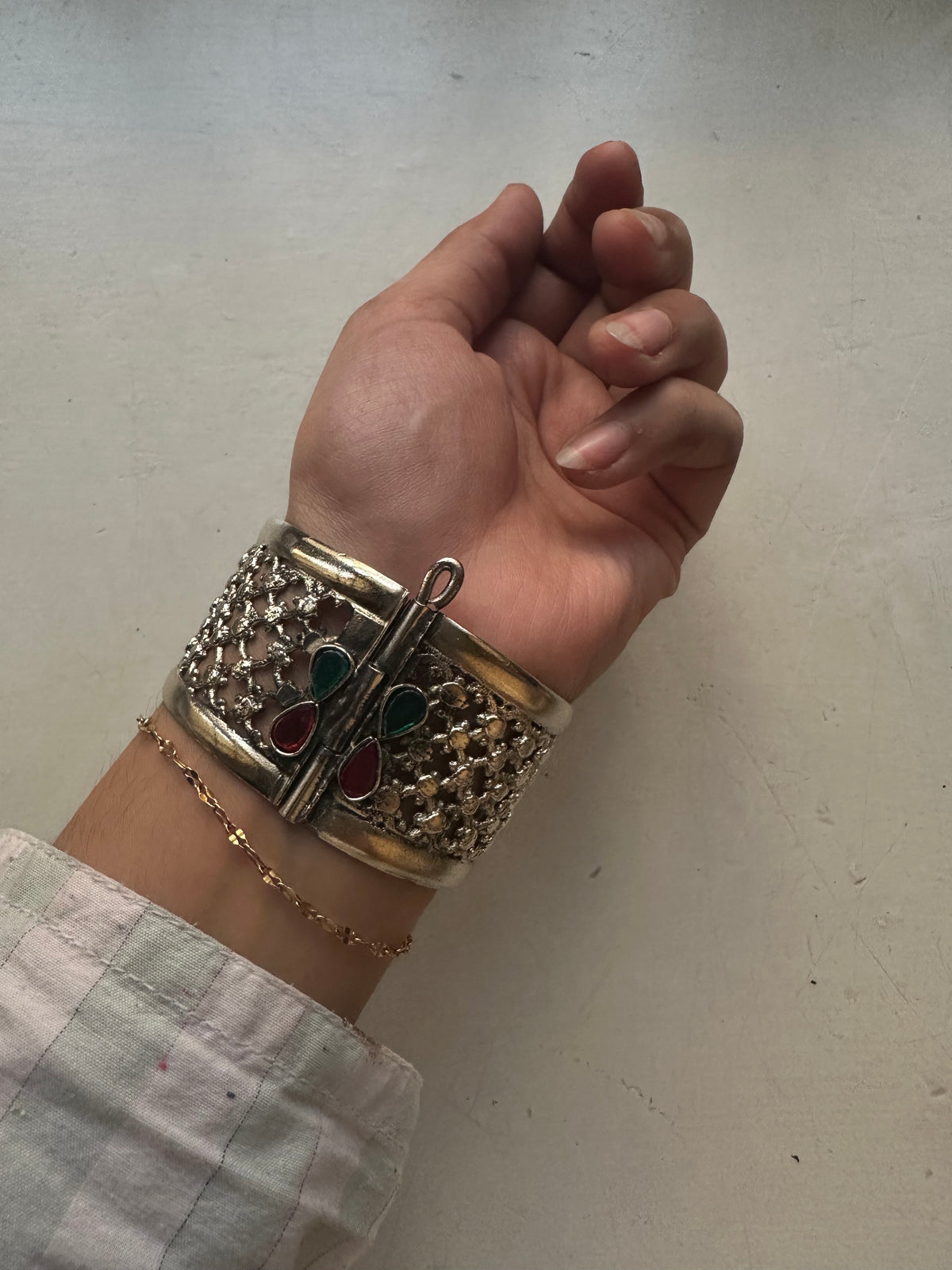MEHRIZAA VINTAGE HAND CUFFS