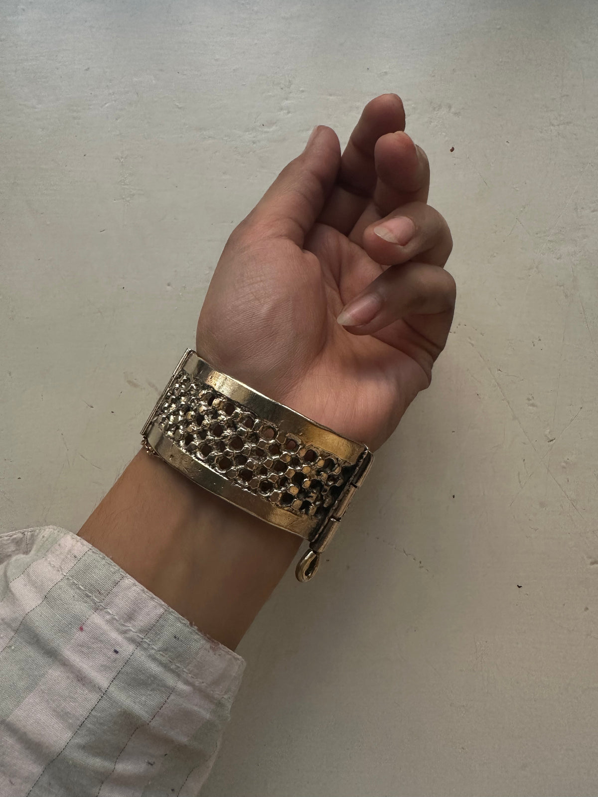 SAAMIYAA VINTAGE HANDCUFF