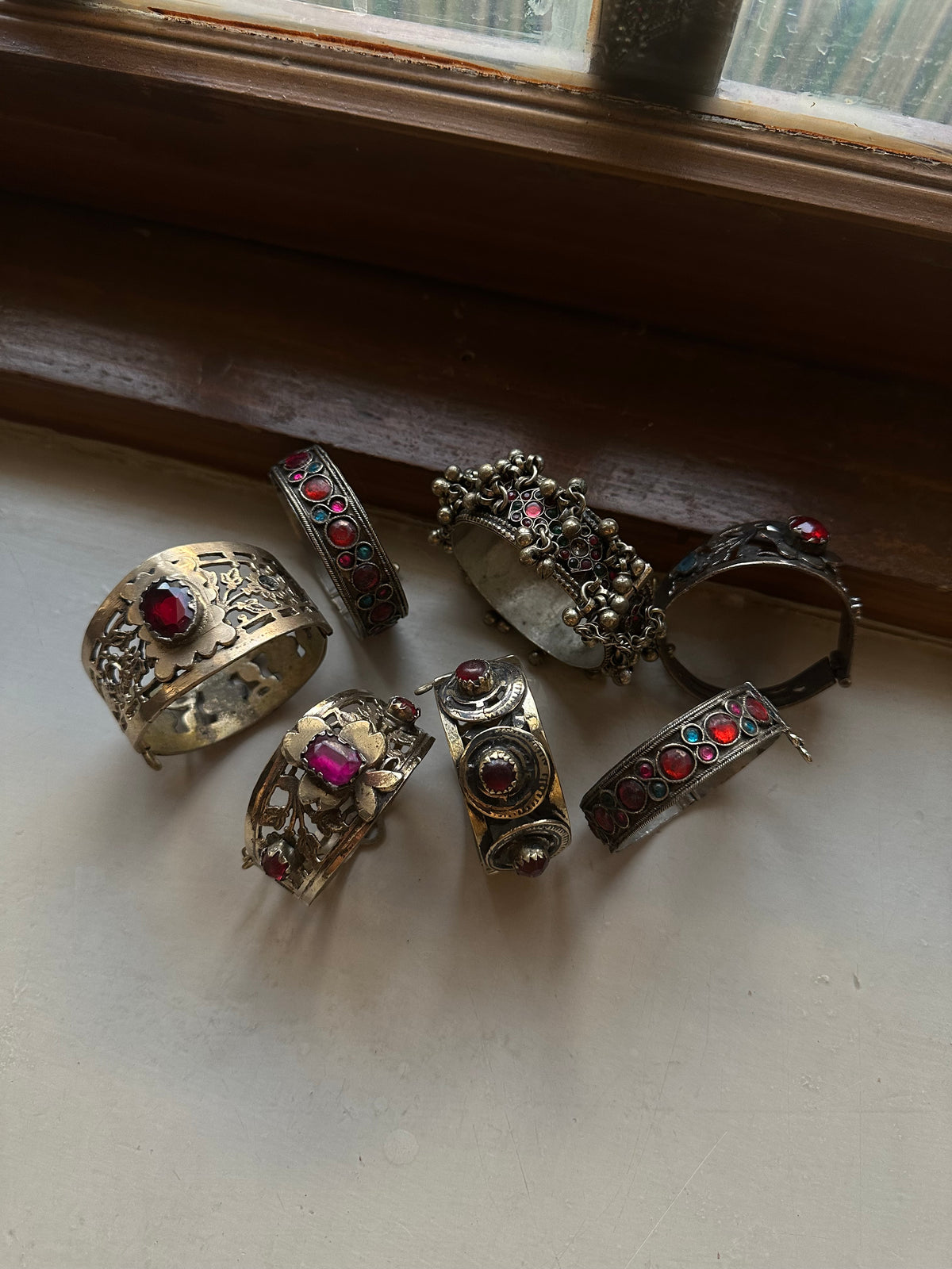 AHMAARAA VINTAGE HANDCUFF