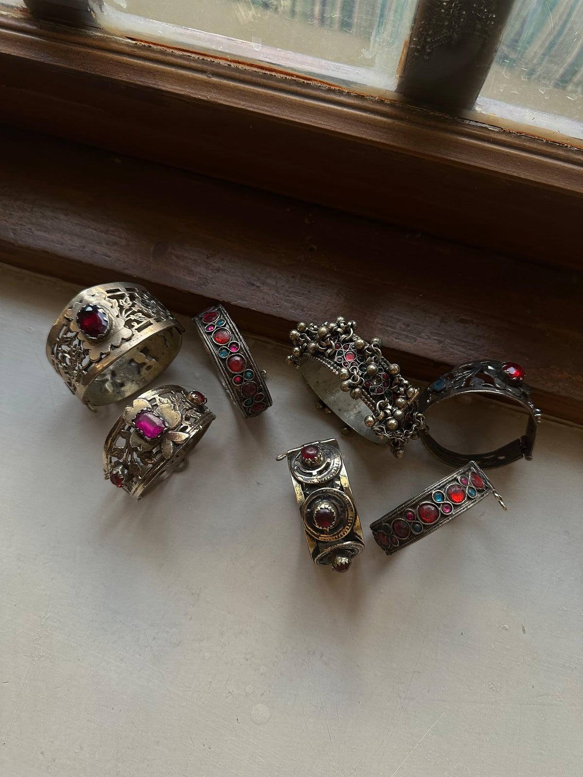 LALEH VINTAGE HANDCUFF