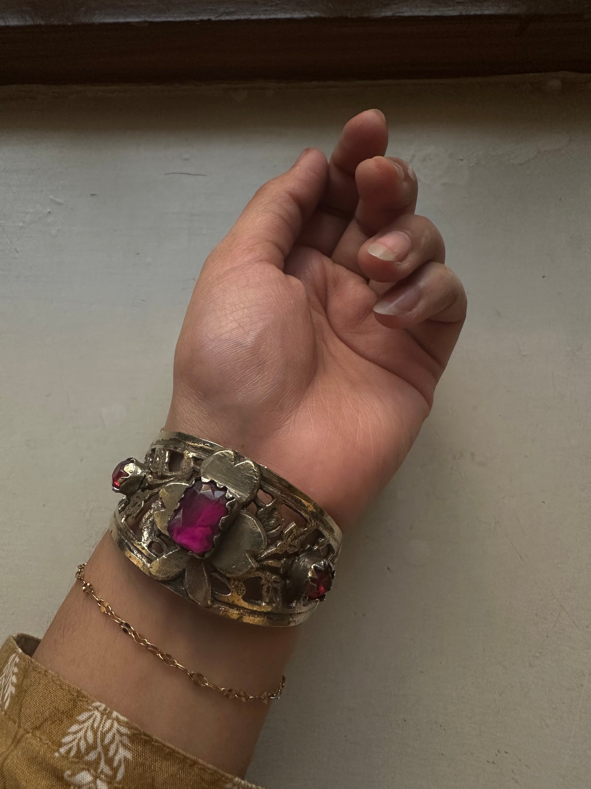 LALEH VINTAGE HANDCUFF