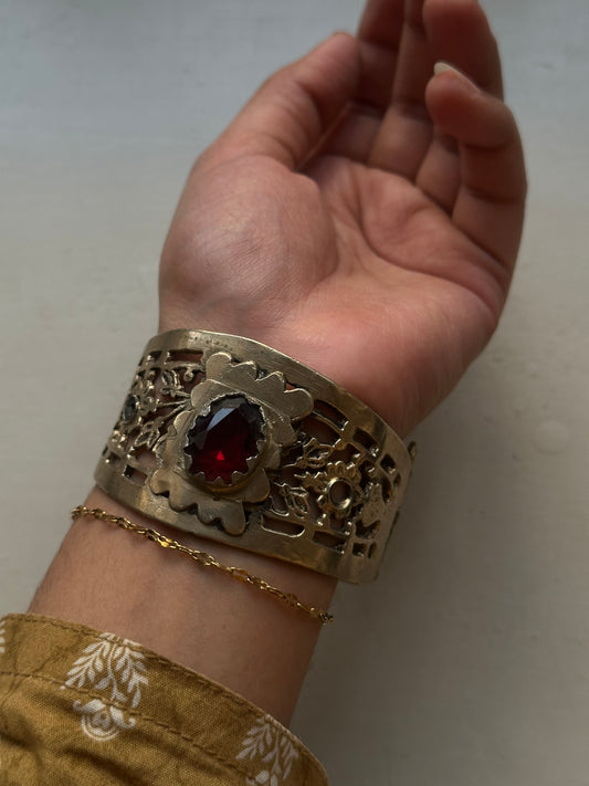 AHMAARAA VINTAGE HANDCUFF