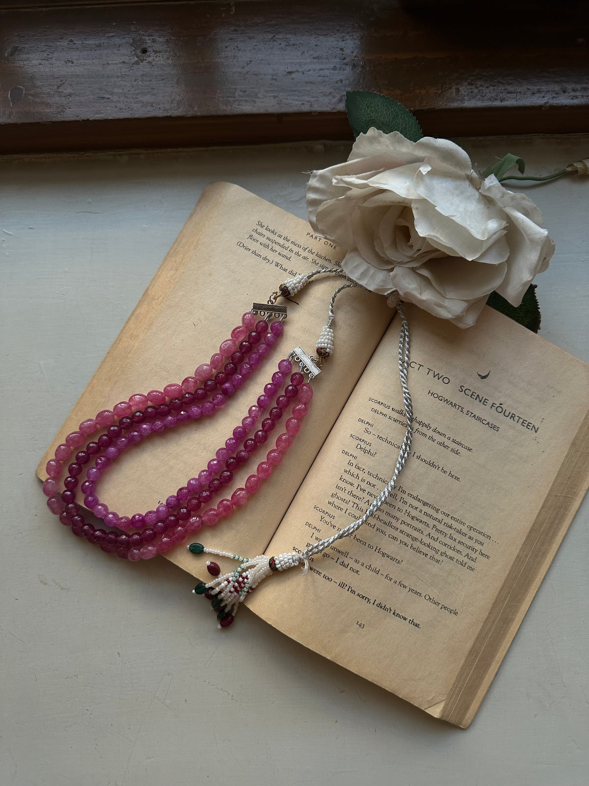 UFAQ MALA [MALA WITH EARSTUDS]