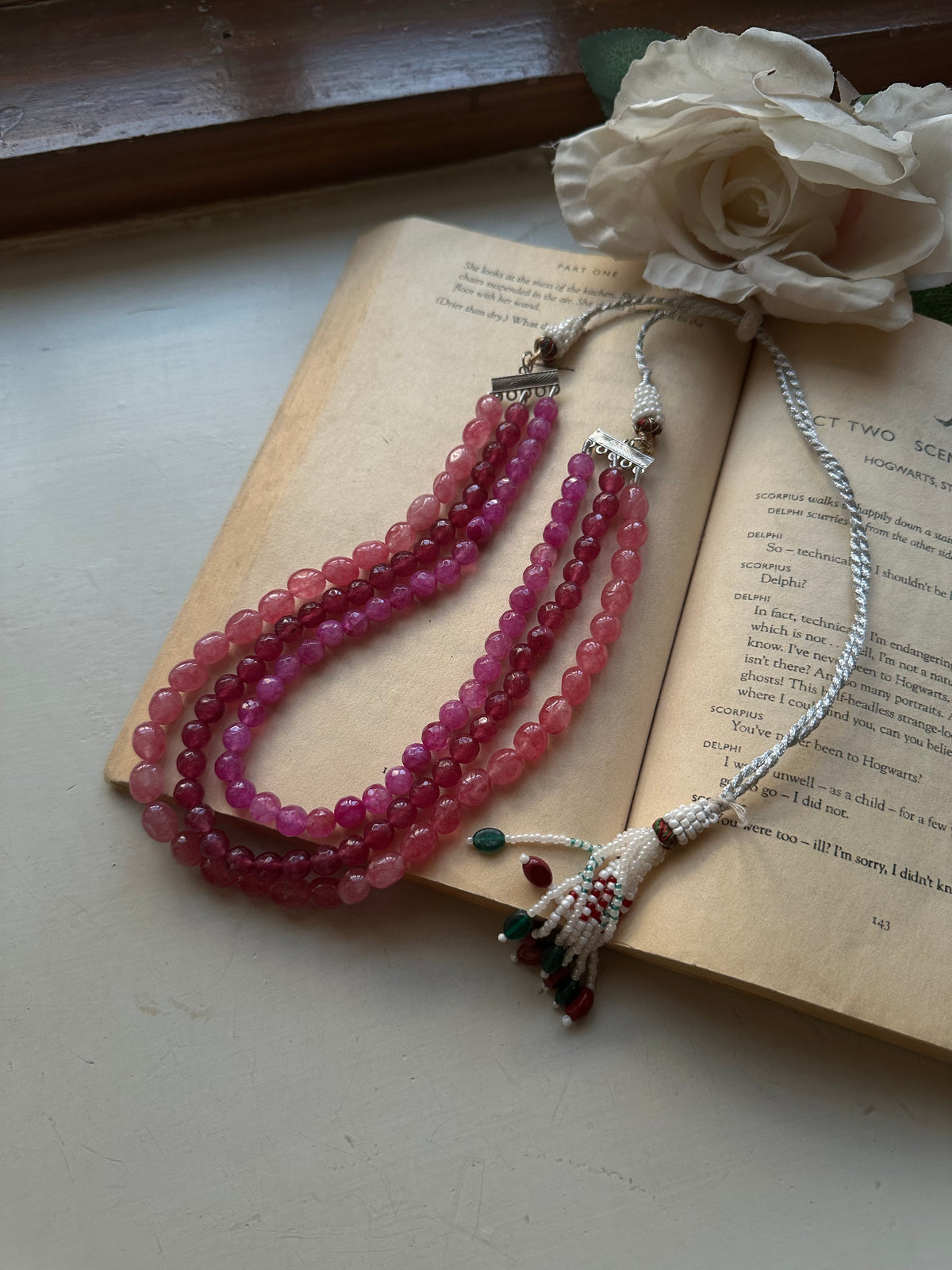 UFAQ MALA [MALA WITH EARSTUDS]