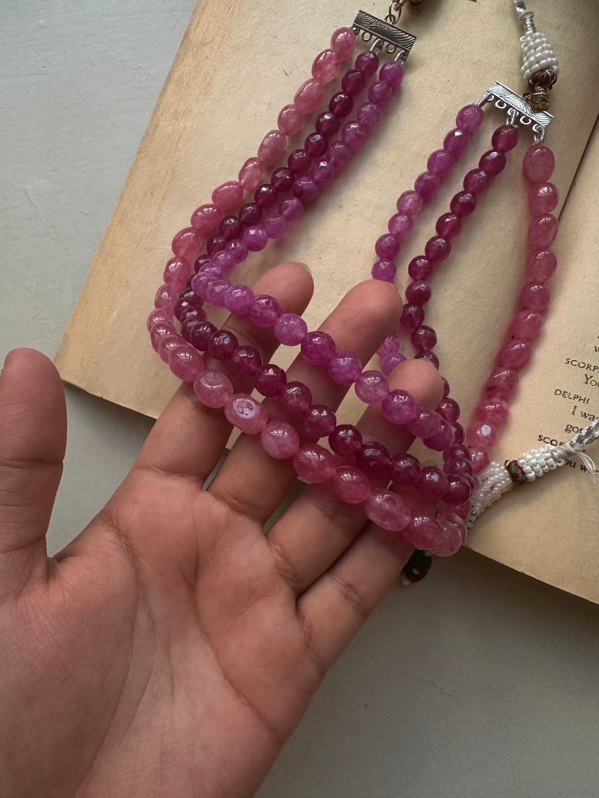 UFAQ MALA [MALA WITH EARSTUDS]
