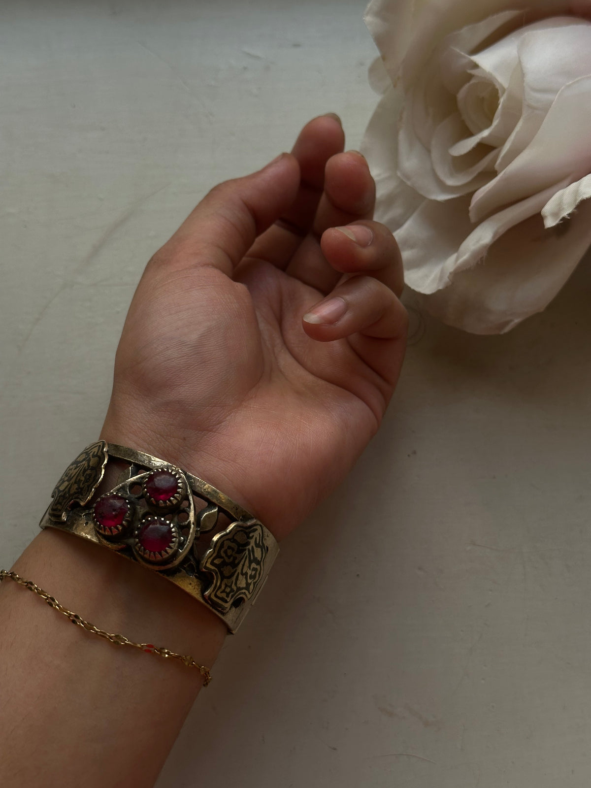 LAAL GUL VINTAGE HANDCUFF[ ONE HANDCUFF]