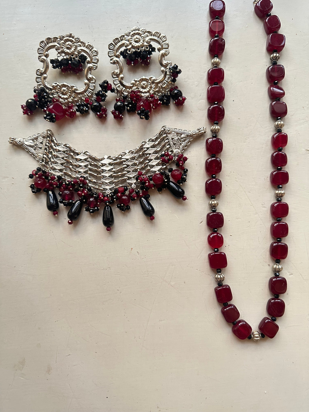 DEEP RED AND BLACK STATEMENT ELEGANCE SET [CHOKER, MALA & EARRINGS]