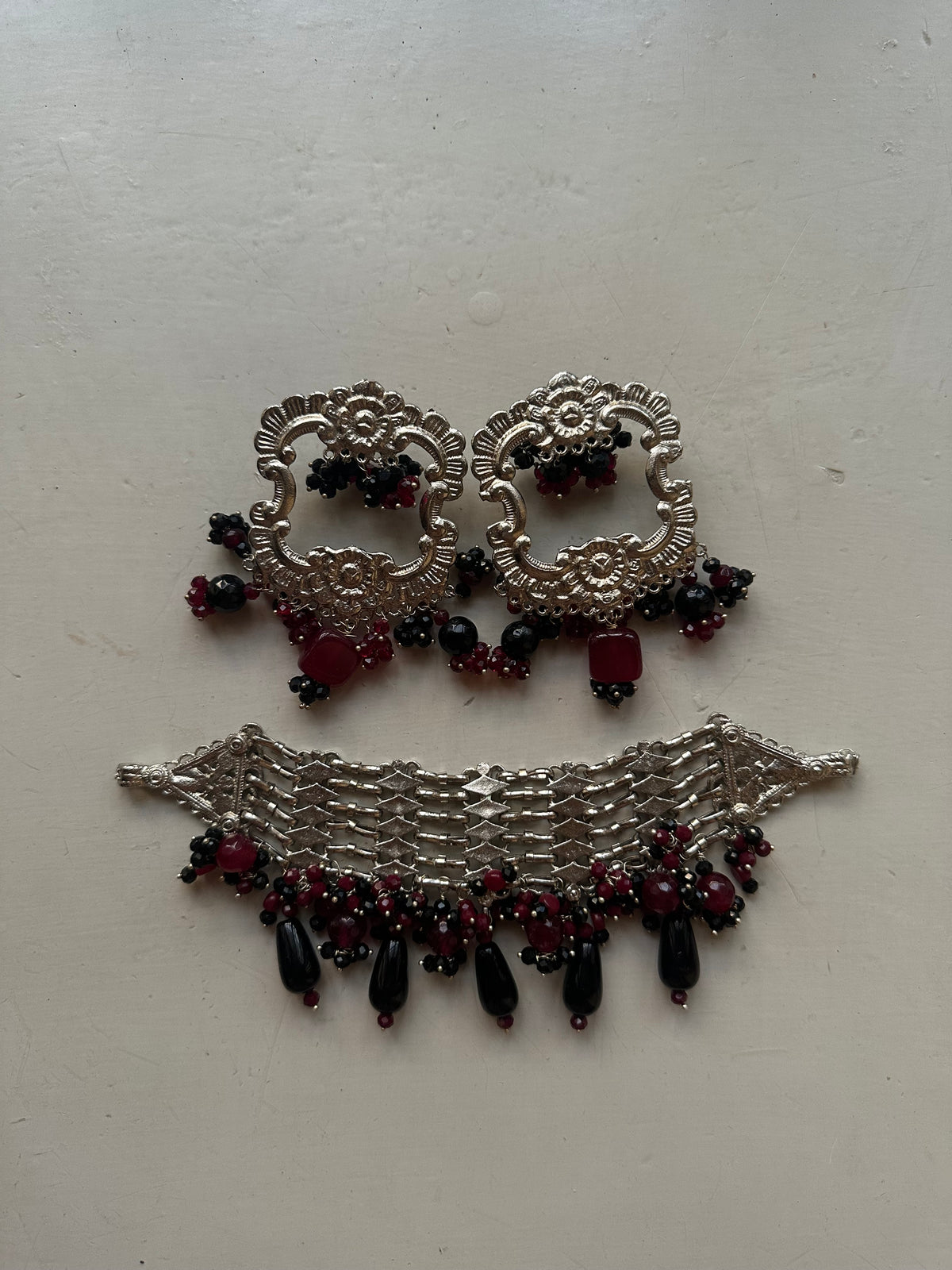 DEEP RED AND BLACK STATEMENT ELEGANCE SET [CHOKER AND EARRINGS]