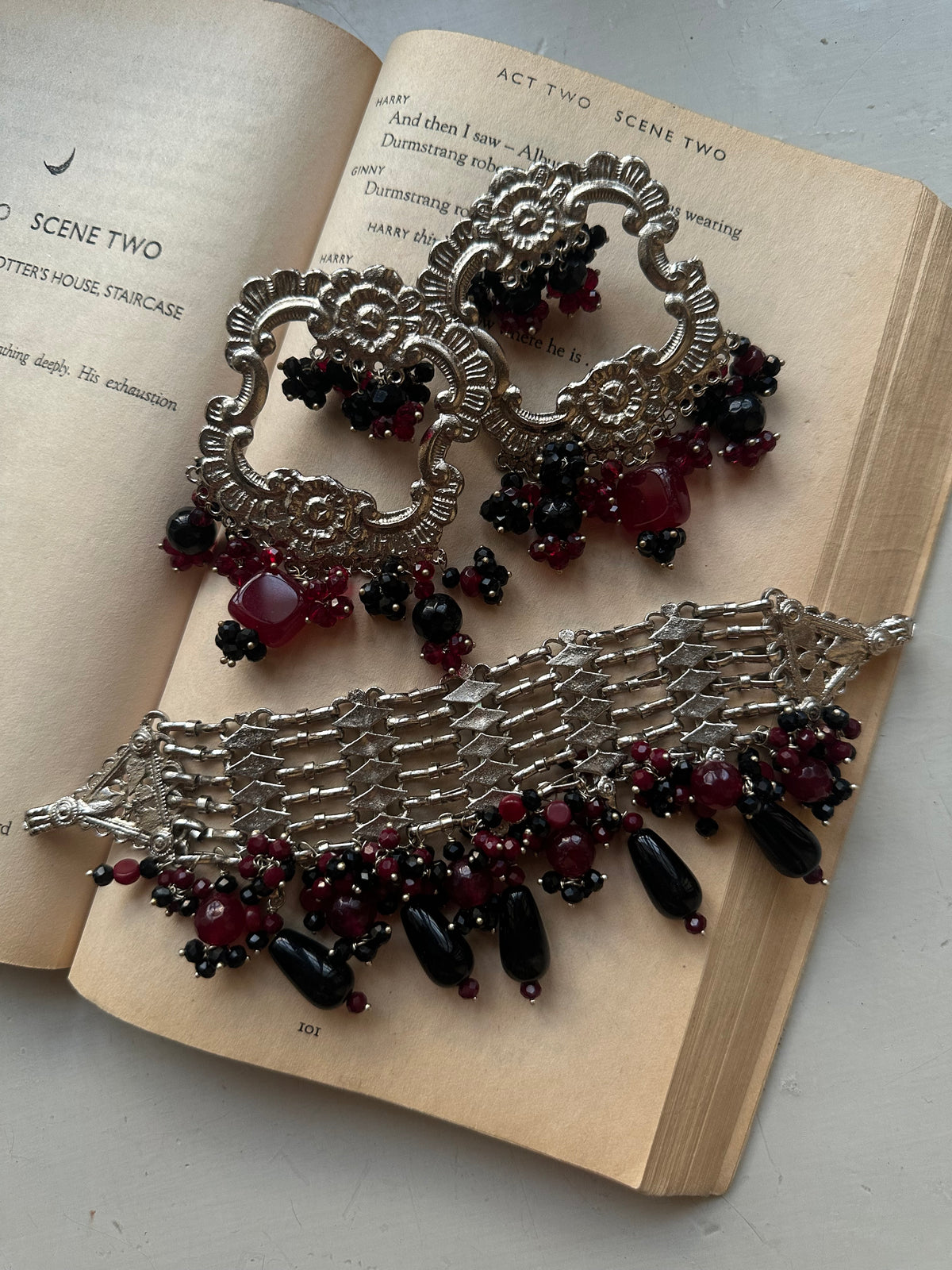 DEEP RED AND BLACK ELEGANCE CHOKER [ONLY CHOKER]