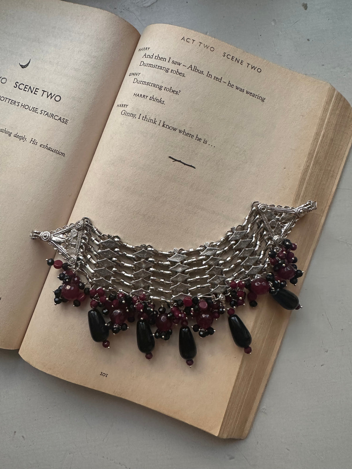 DEEP RED AND BLACK ELEGANCE CHOKER [ONLY CHOKER]
