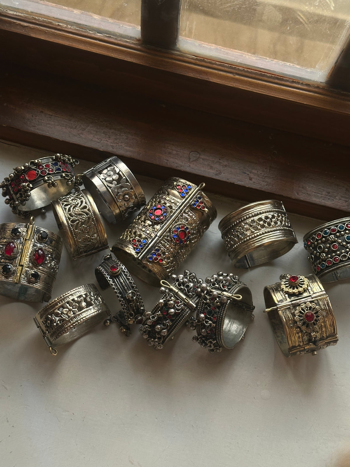 NAZOONA VINTAGE HANDCUFF [ONE HANDCUFF]