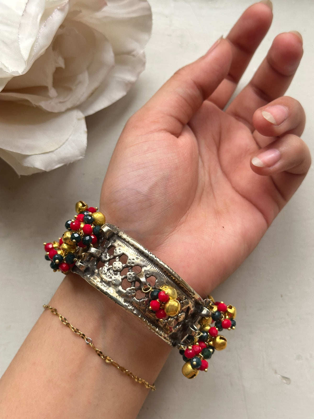 MAHPAARA VINTAGE HANDCUFF