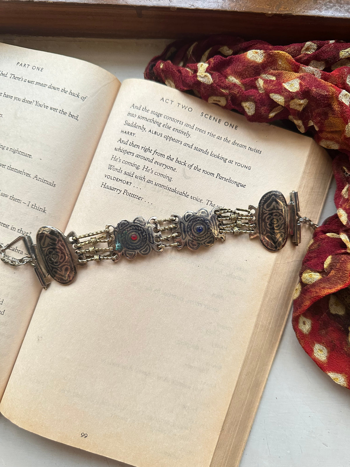 MEENAKAARI VINTAGE BRACELET [RED & BLUE STONE]