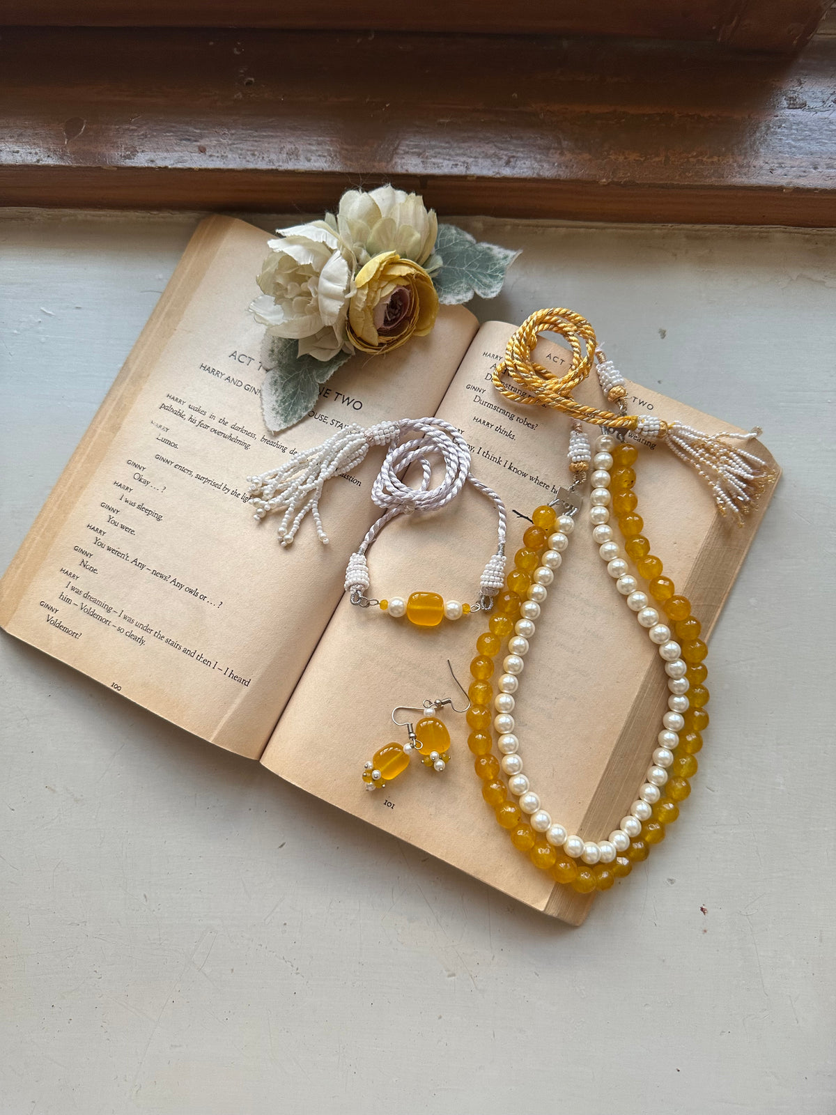 SHAMSA SET [INCLUDES CHOKER, EARRINGS AND MALA]