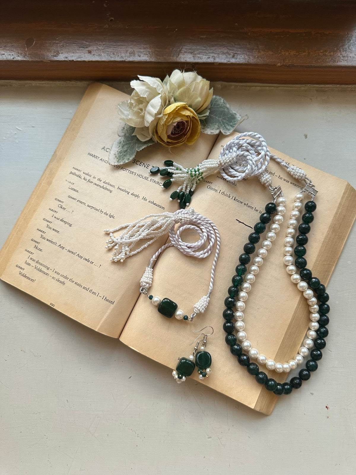 ZEENIA SET [INCLUDES CHOKER , EARRINGS AND MALA]
