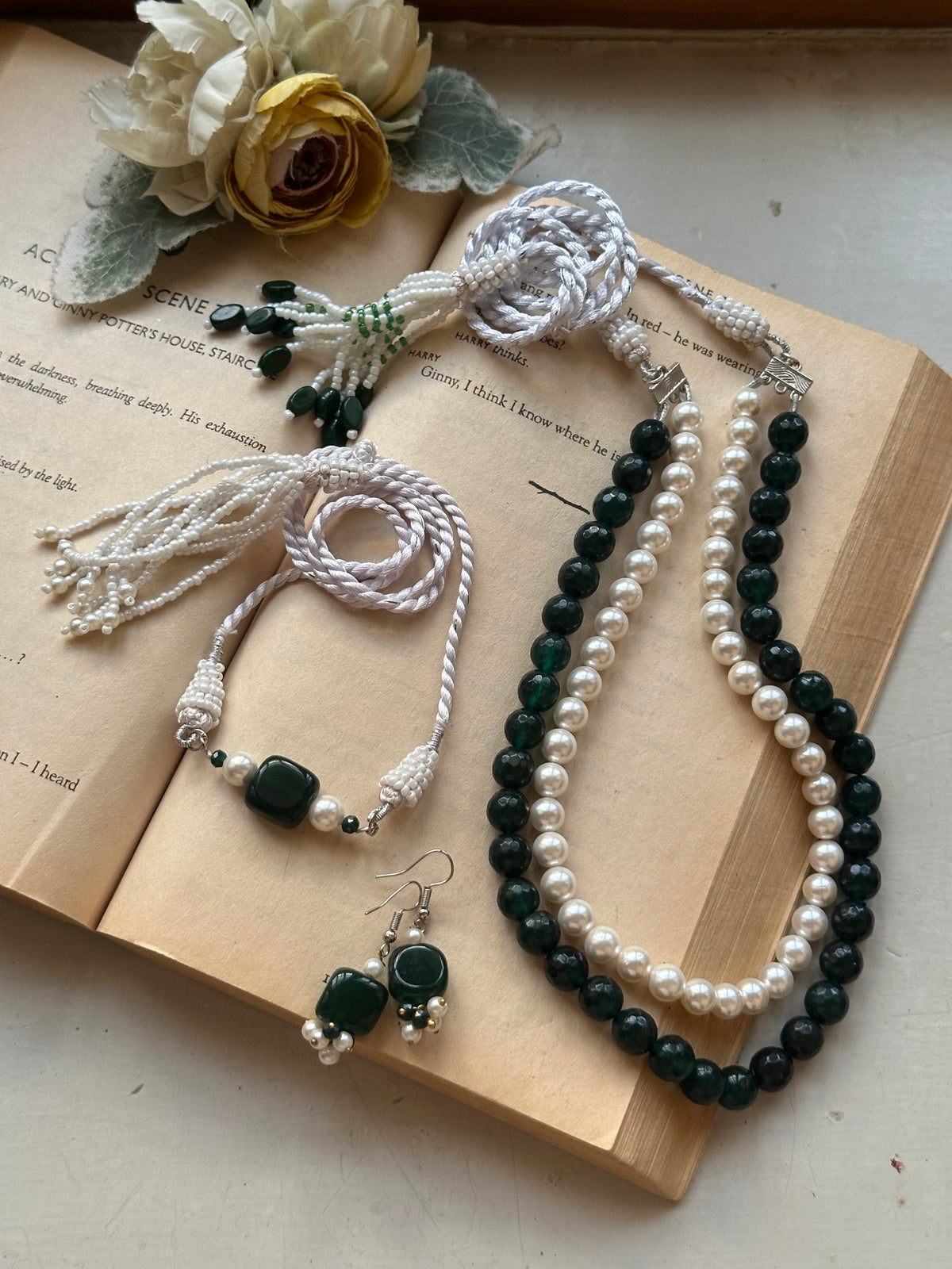 ZEENIA CHOKER SET [CHOKER WITH EARRINGS]