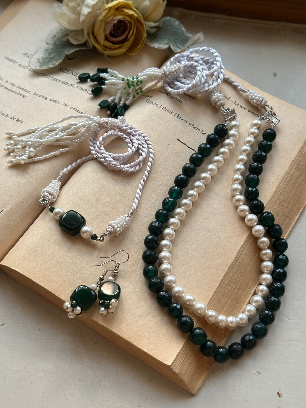 ZEENIA SET [INCLUDES CHOKER , EARRINGS AND MALA]