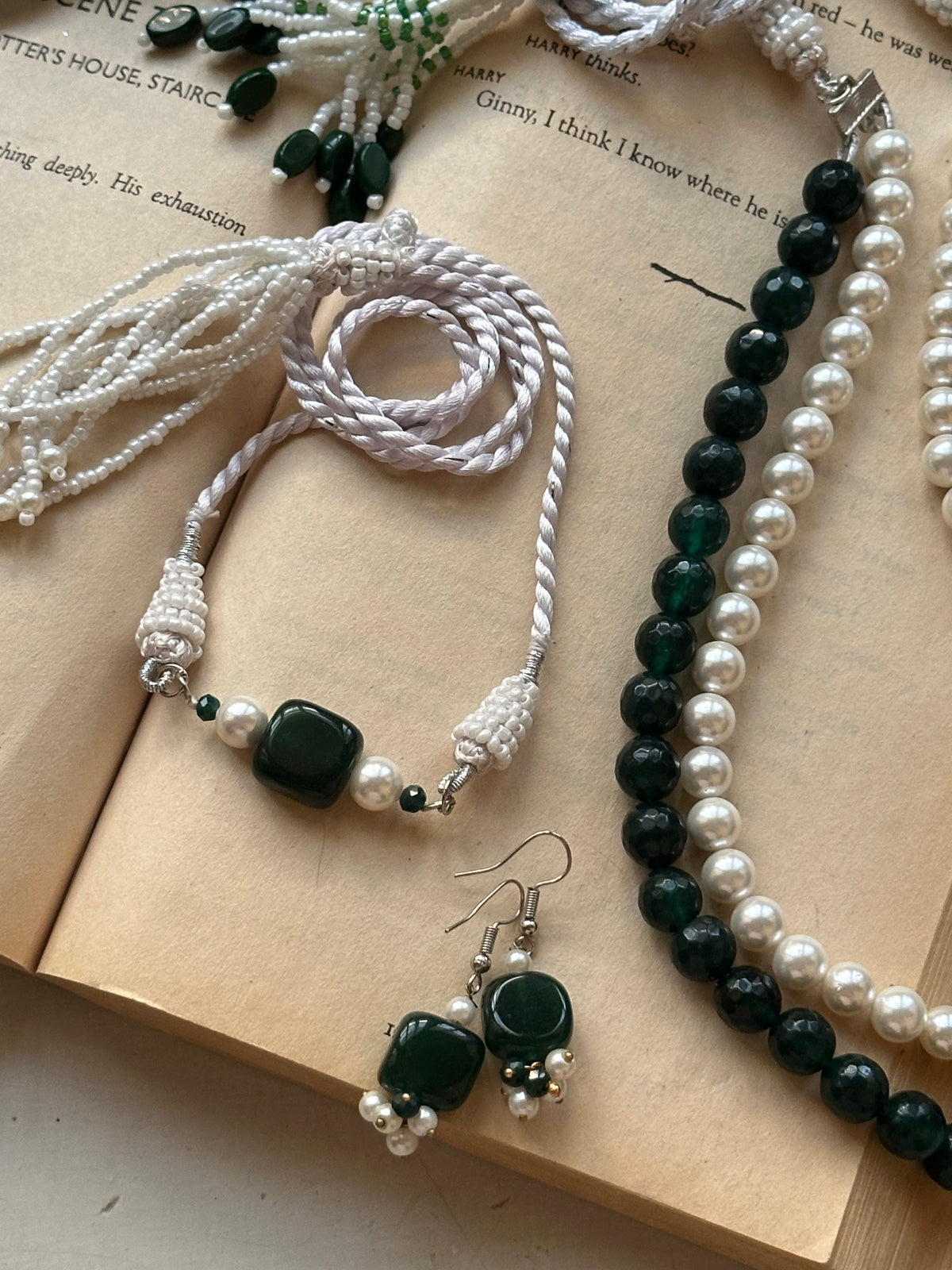 ZEENIA SET [INCLUDES CHOKER , EARRINGS AND MALA]