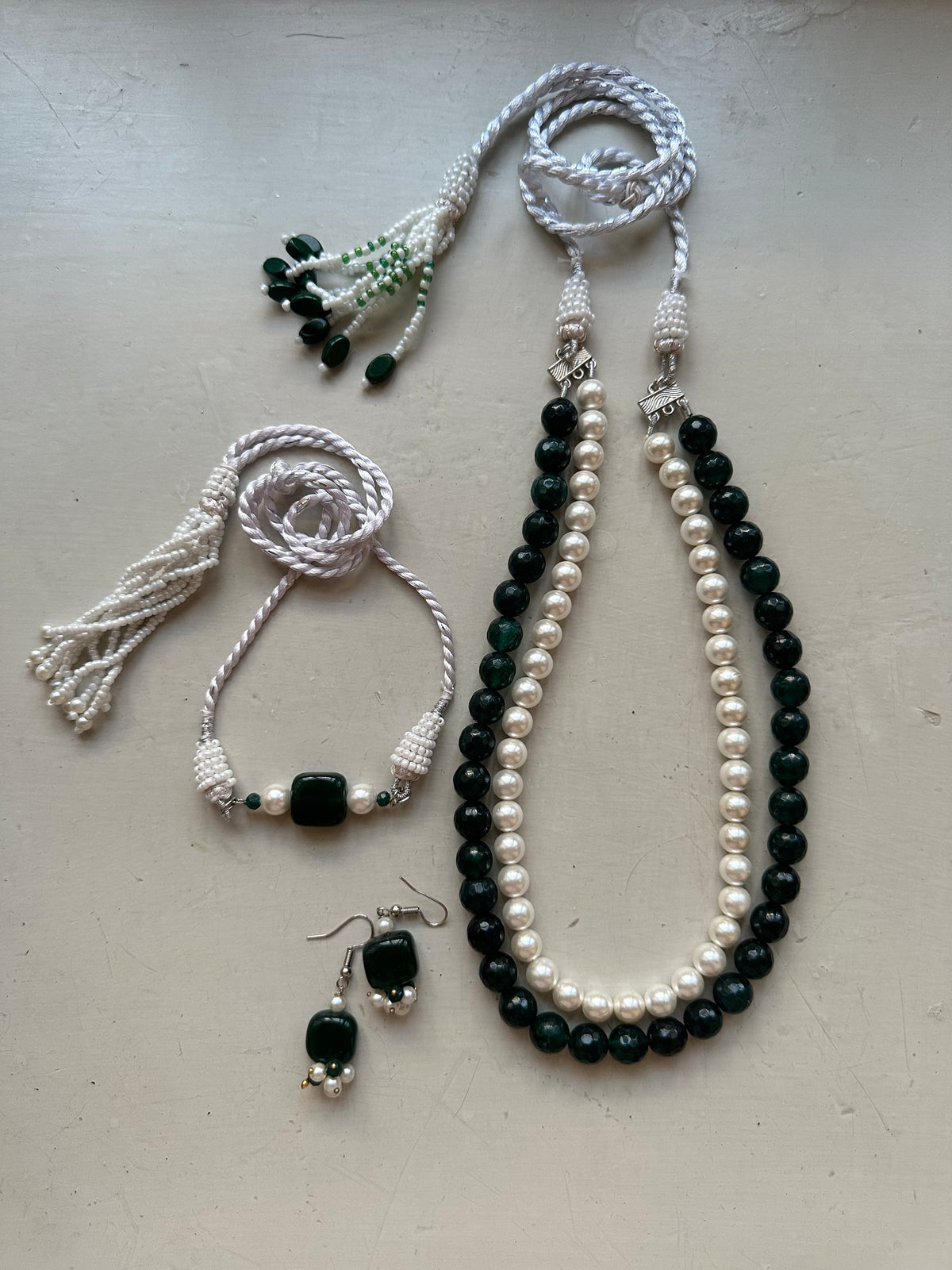 ZEENIA SET [INCLUDES CHOKER , EARRINGS AND MALA]