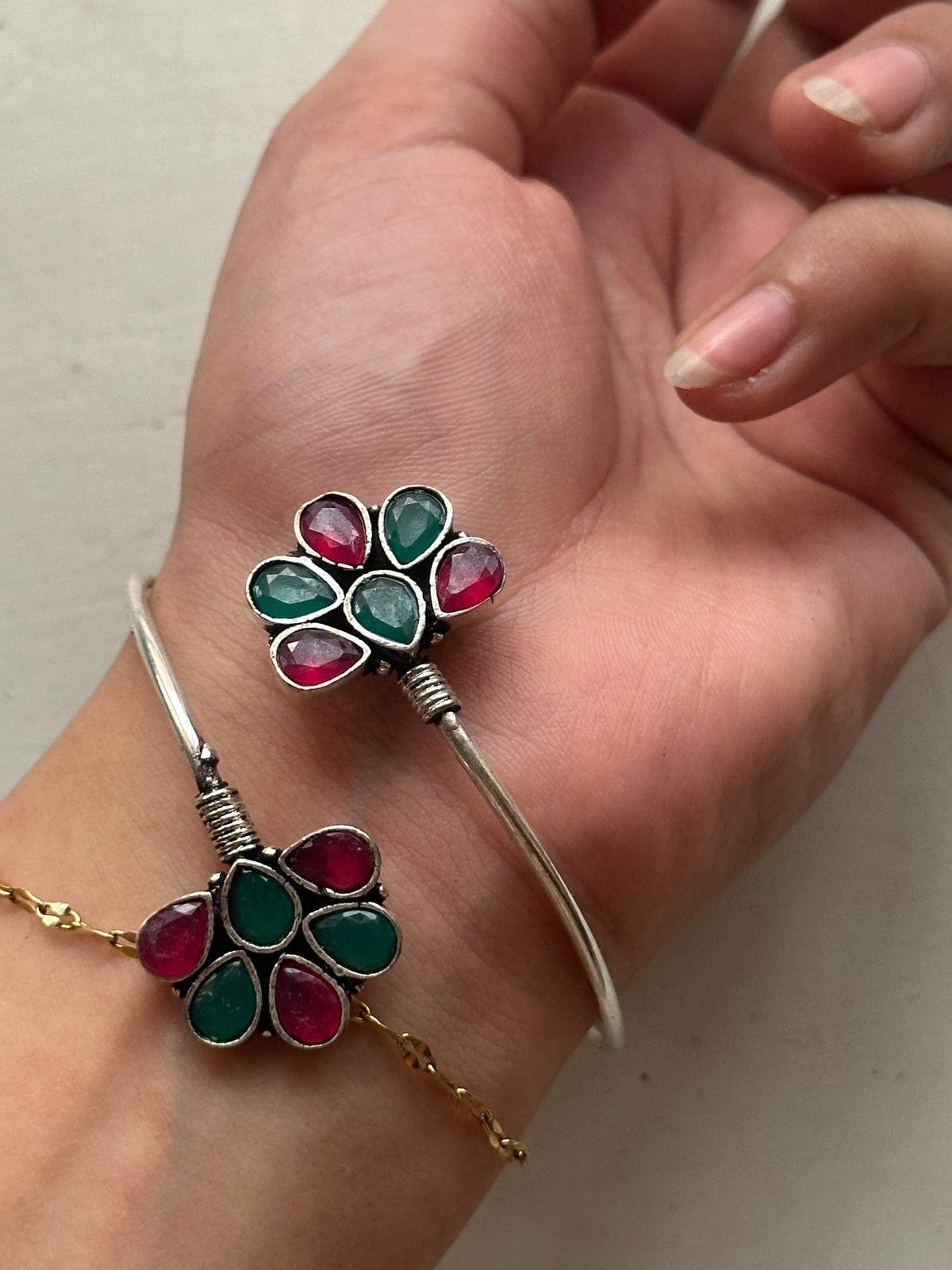 GULNOOSH HANDCUFF [RED/GREEN STONES]