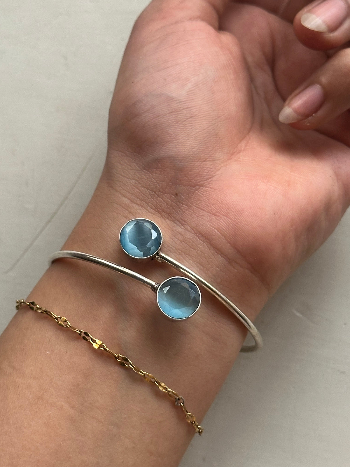 SUMBUL HANDCUFF [ICE BLUE STONES]