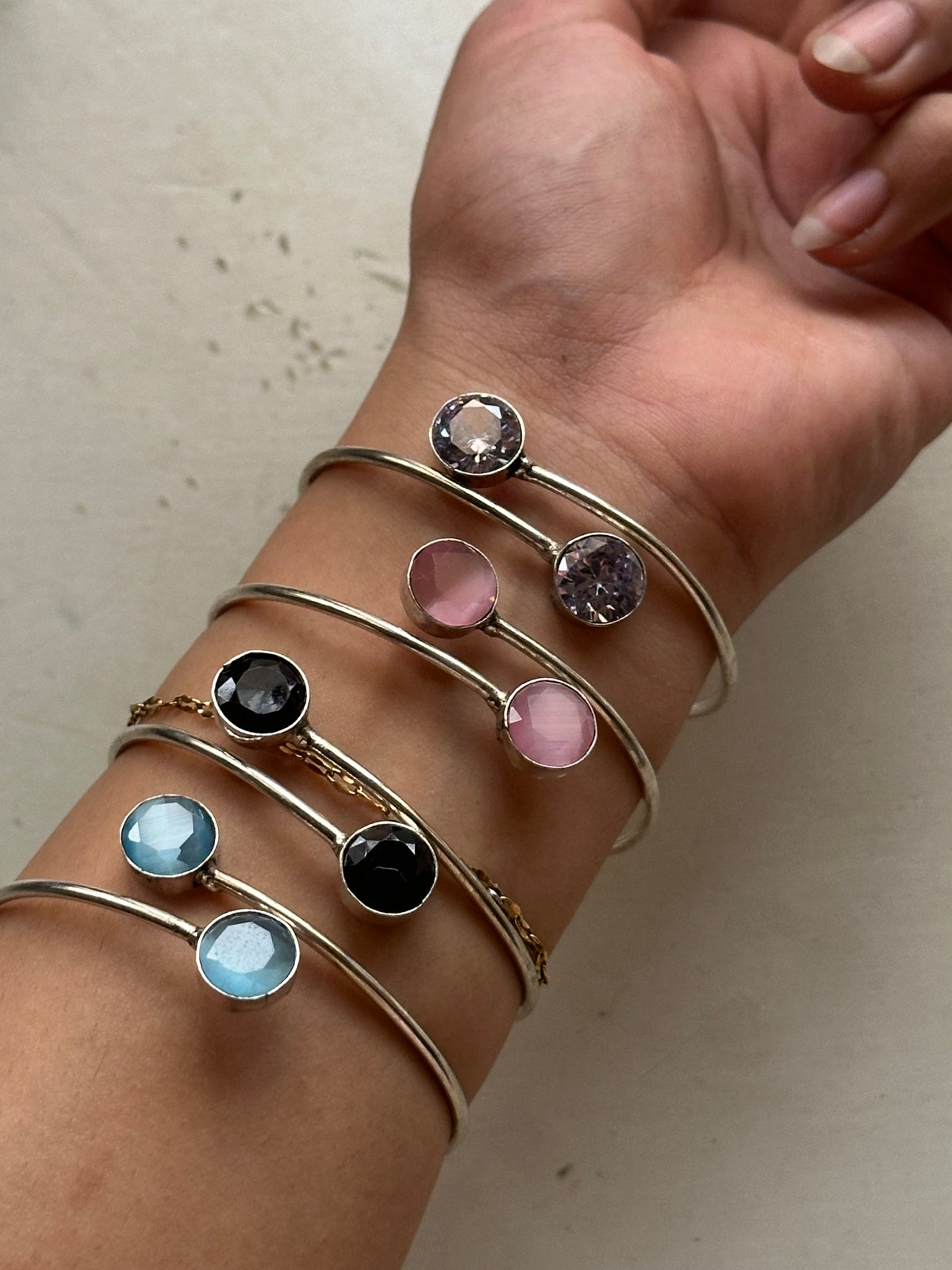 SUMBUL HANDCUFF [DARK BLUE STONES]