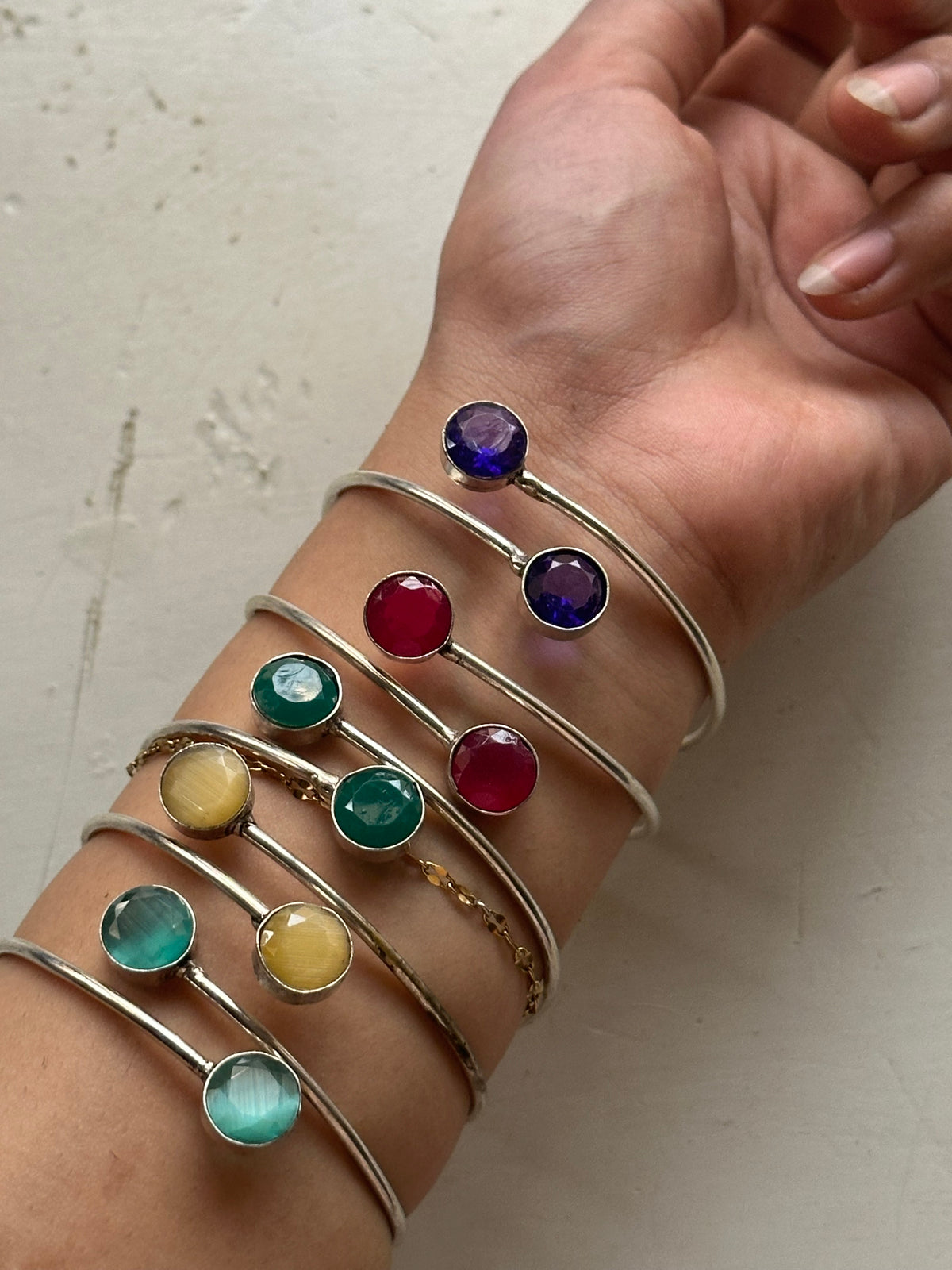 SUMBUL HANDCUFF [ICE BLUE STONES]
