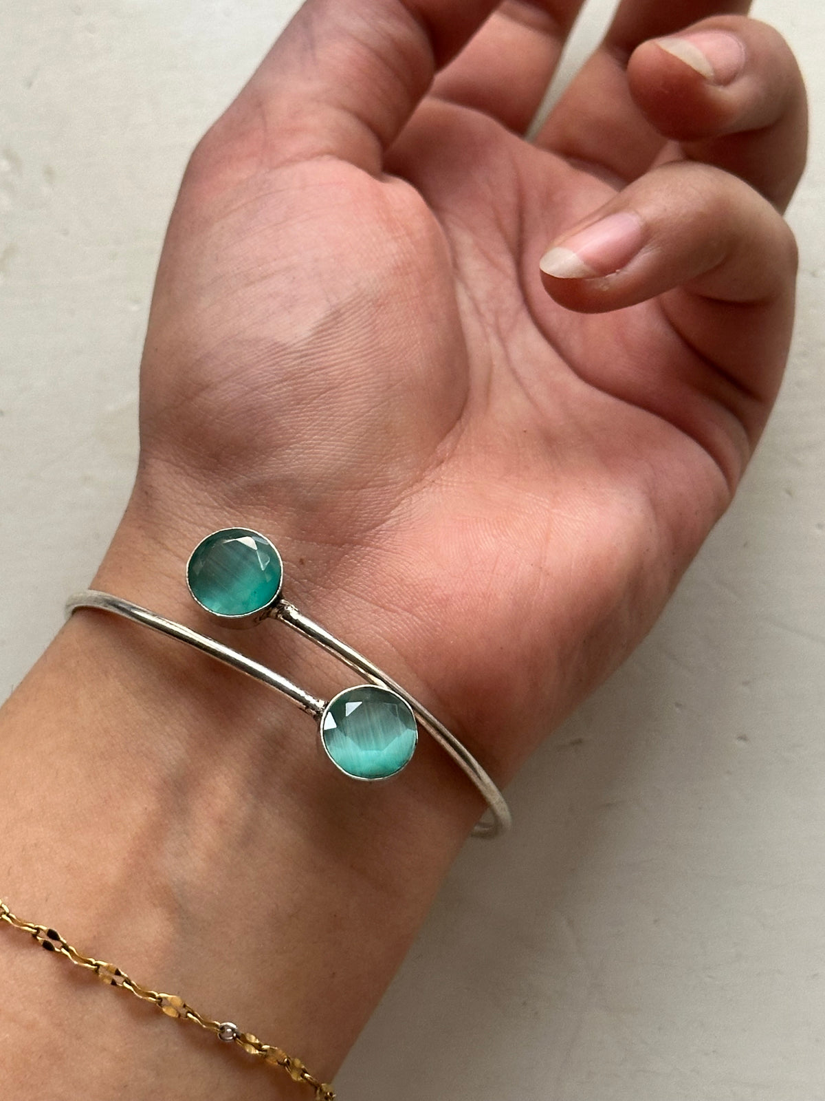 SUMBUL HANDCUFF