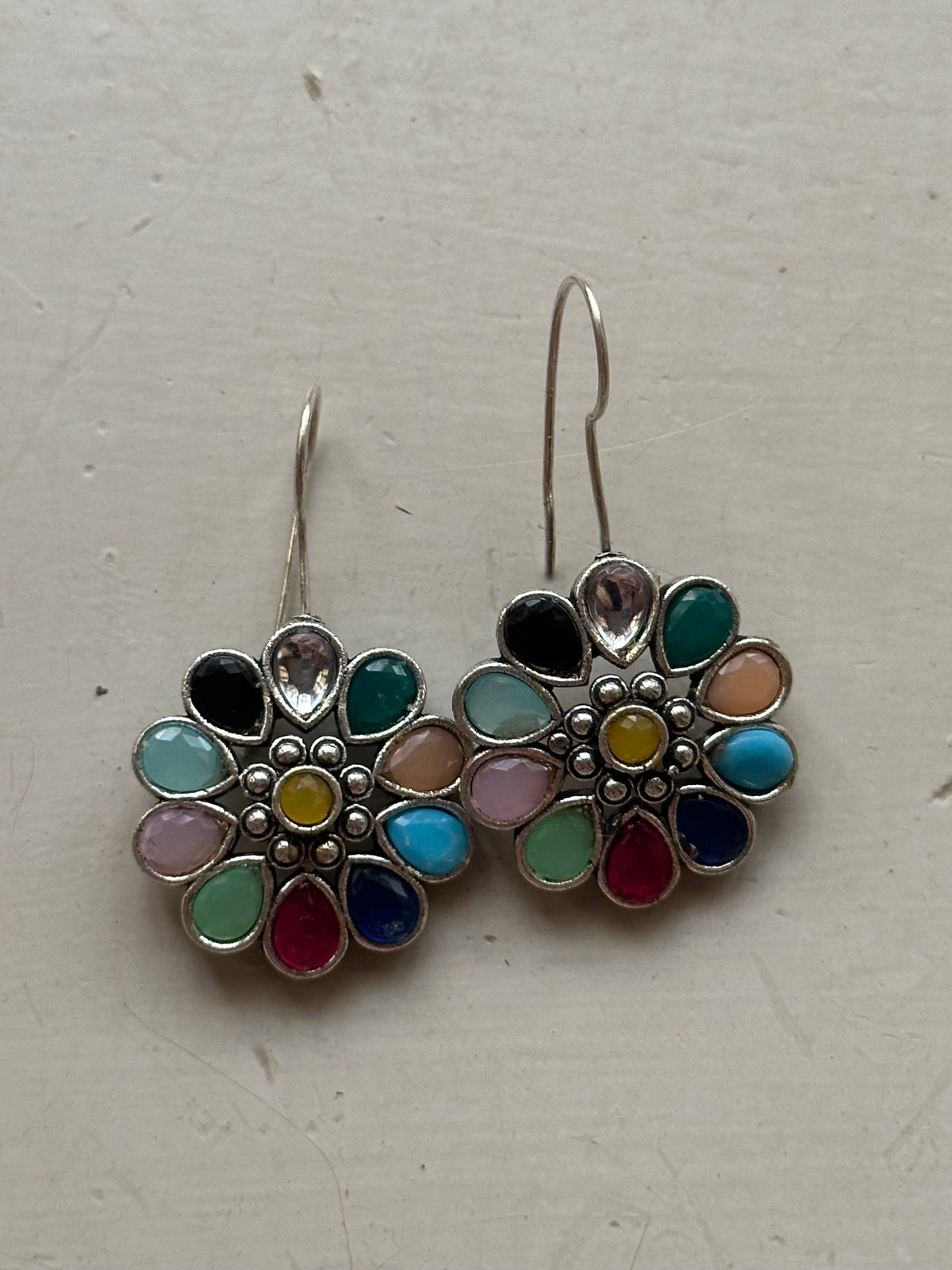 MULTI STONE EARSTUDS