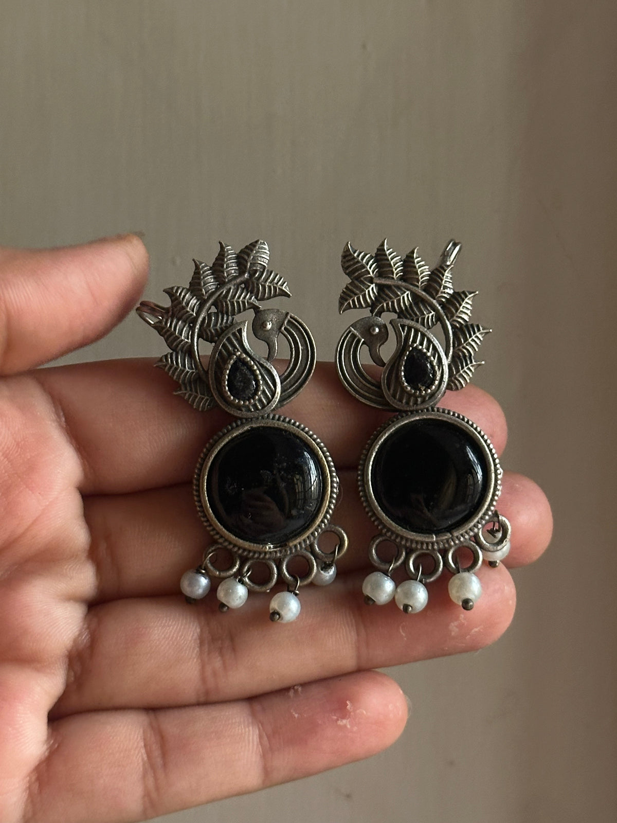 AREEJ EARCUFFS [BLACK STONE]