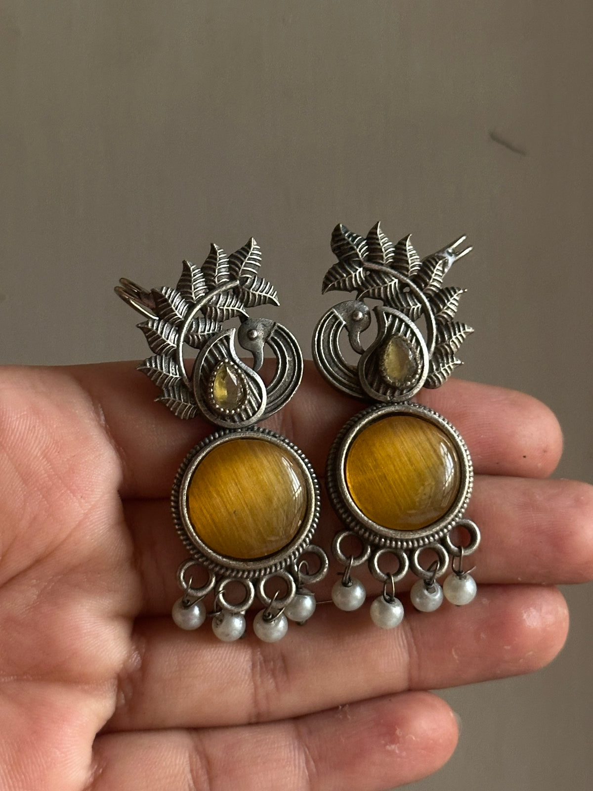 AREEJ EARCUFFS [YELLOW STONE]