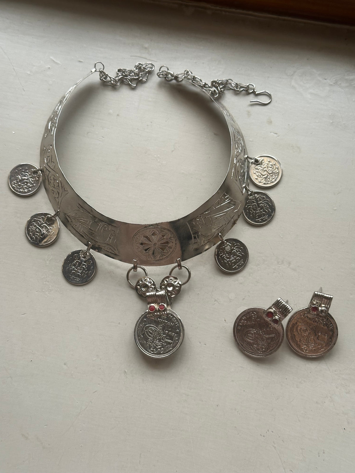 VINTAGE COIN HASLI SET [NECKPIECE WITH EARSTUDS]