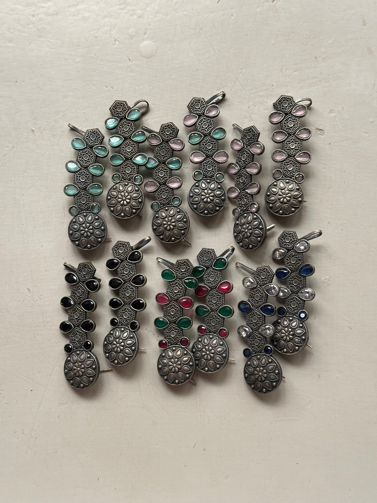 ROSHAIRA EARCUFFS [RED / GREEN COMBO STONES]