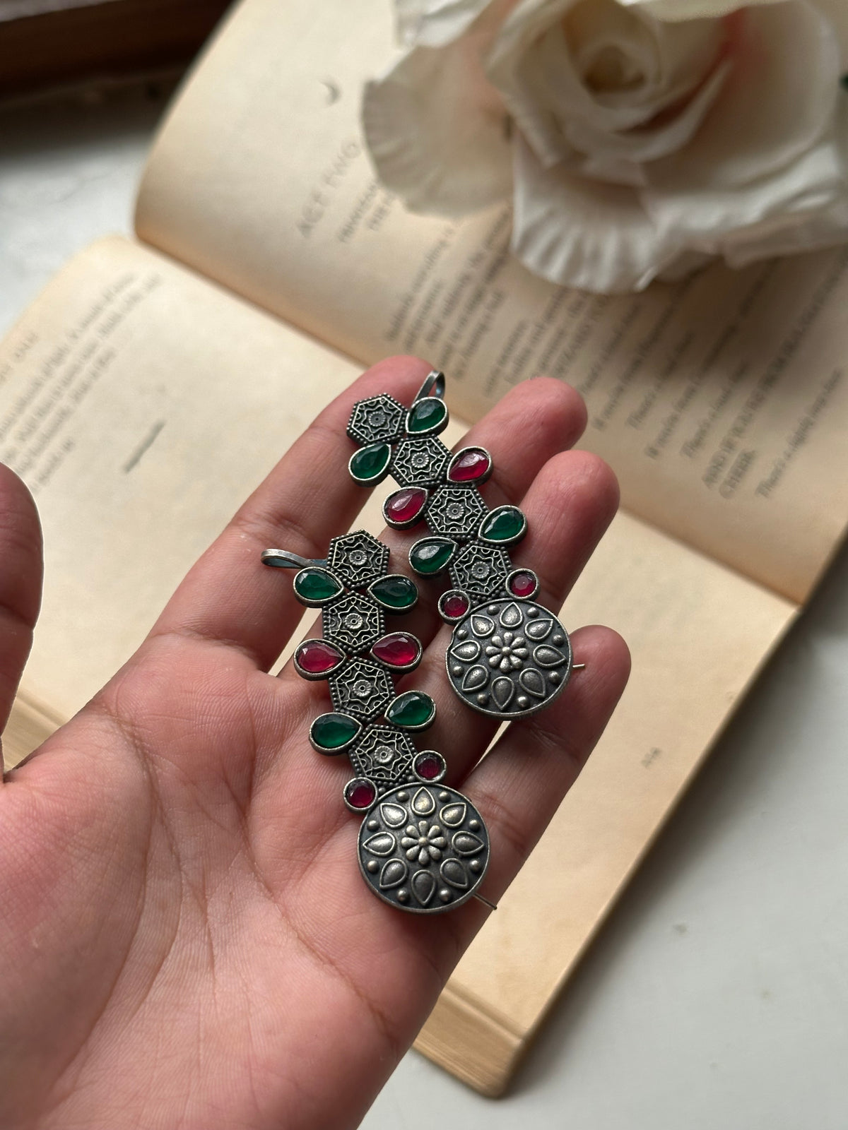 ROSHAIRA EARCUFFS [RED / GREEN COMBO STONES]
