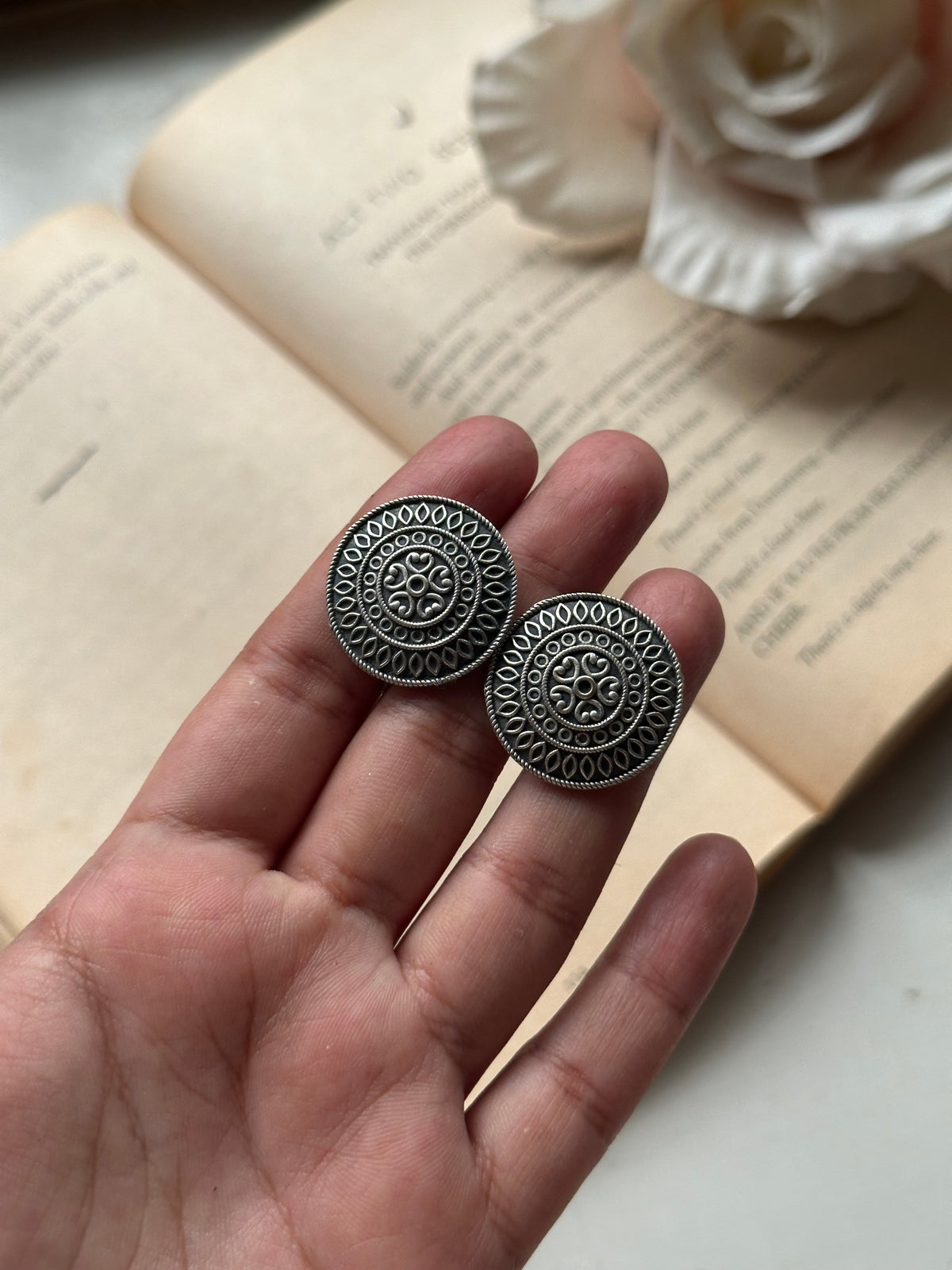 NISHA EARSTUDS