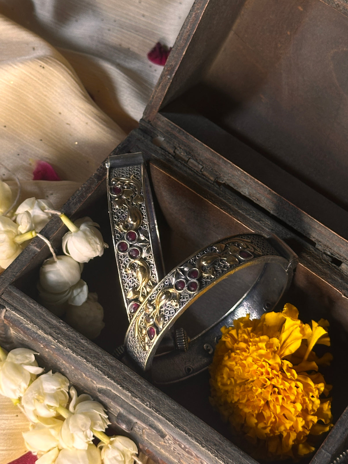 GUL AFREEN HANDCUFF [ONE BANGLE]