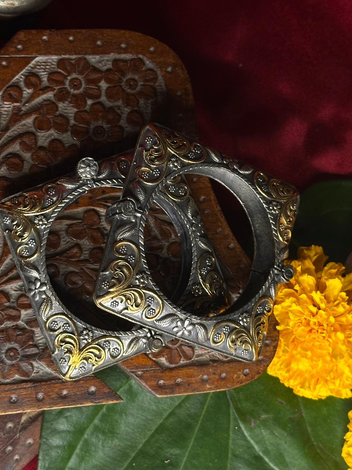 SHAH AFREEN HANDCUFF [ONE HANDCUFF]