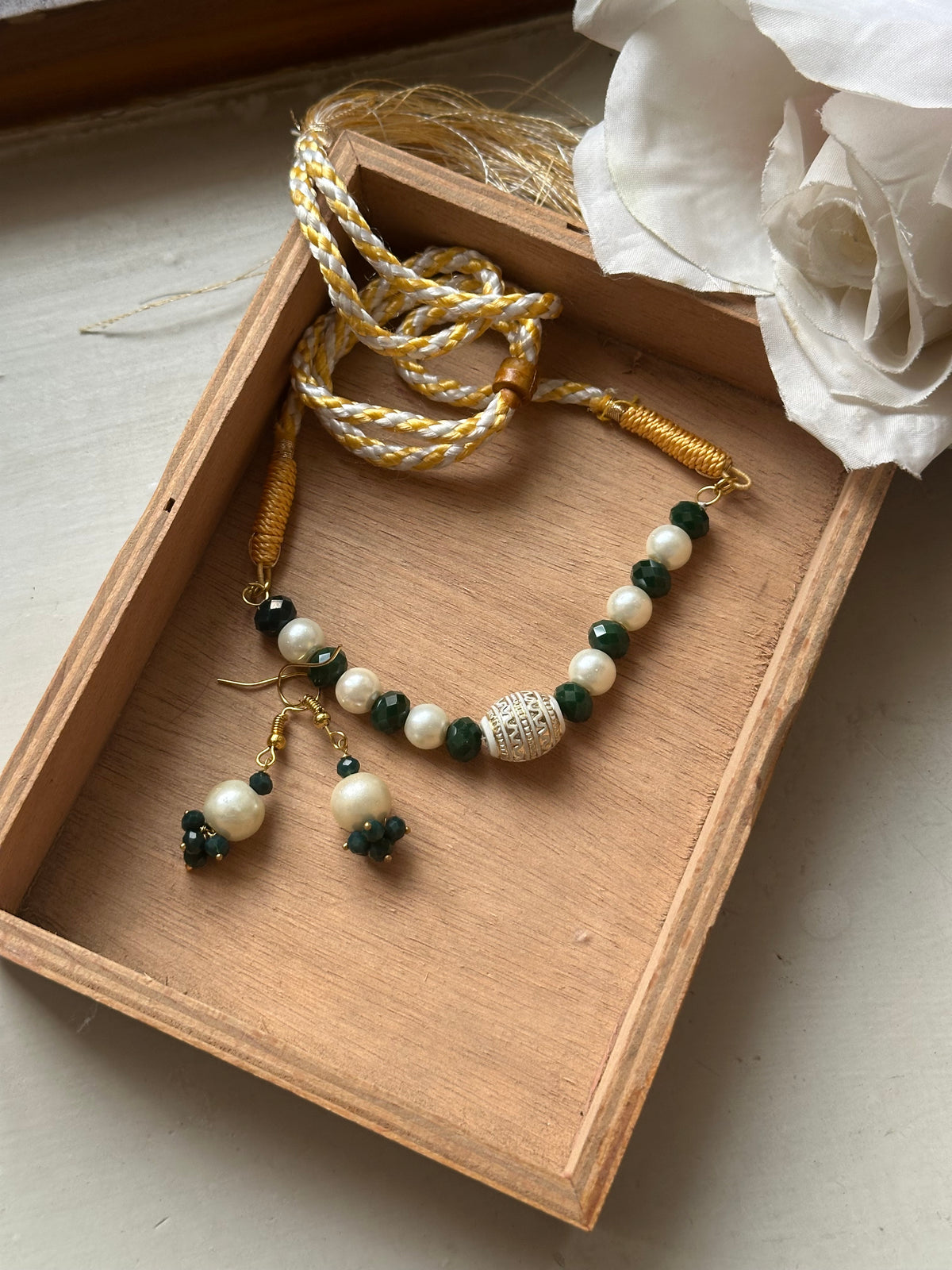 SABZ MALA SET [MALA, CHOKER & EARRINGS]
