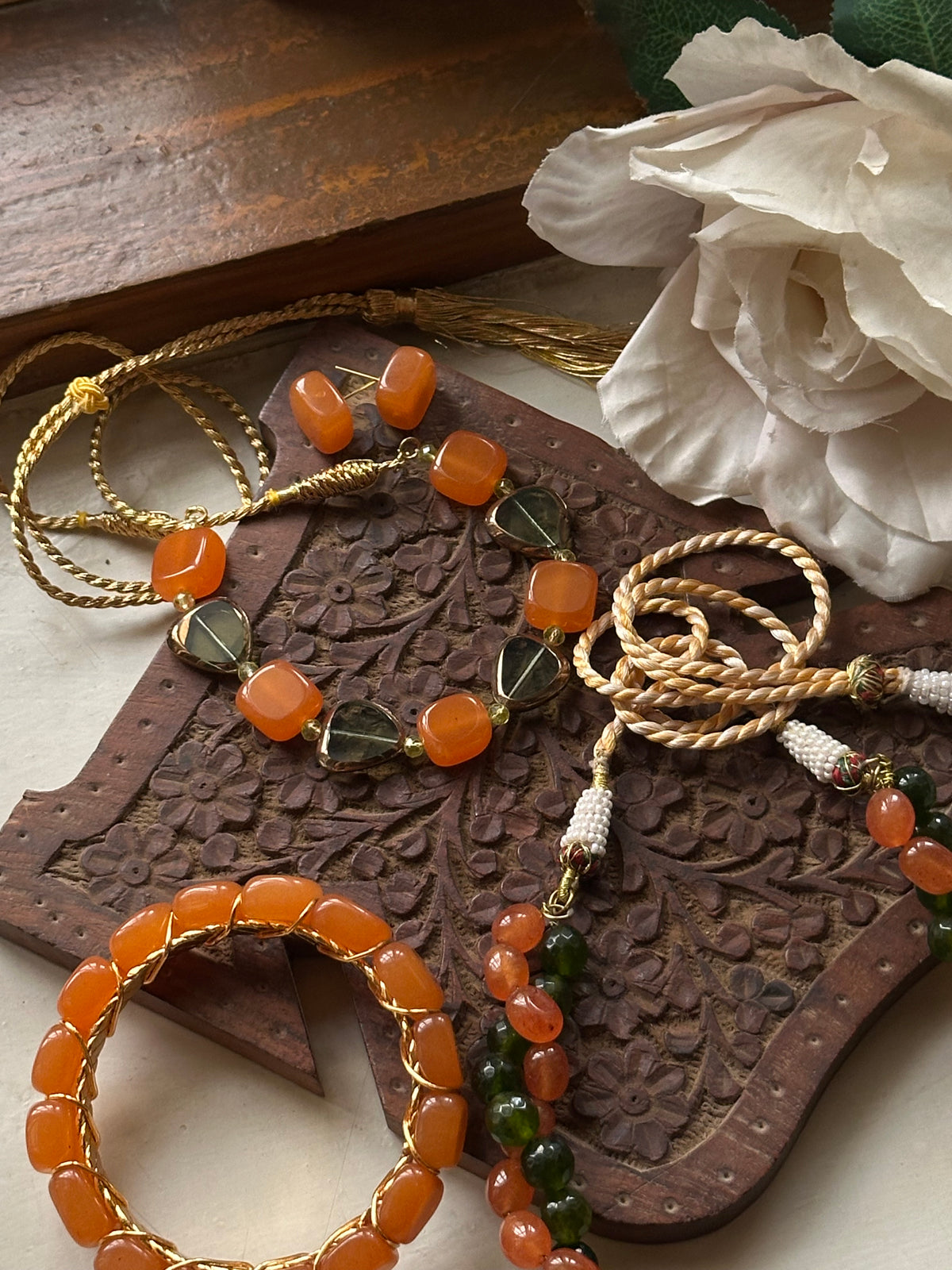 ZARAFSHAN SET [INCLUDES CHOKER WITH EARSTUDS , MALA & ONE BANGLE]