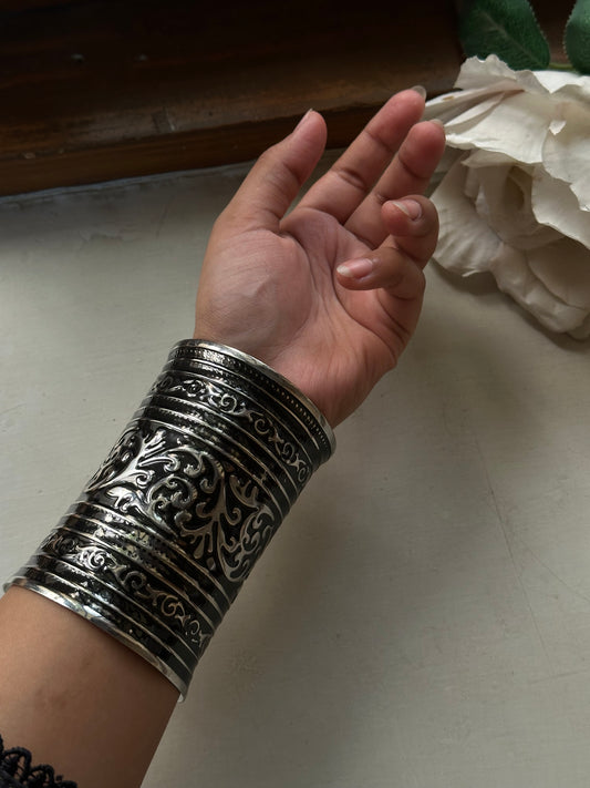 AFSHEEN HANDCUFF