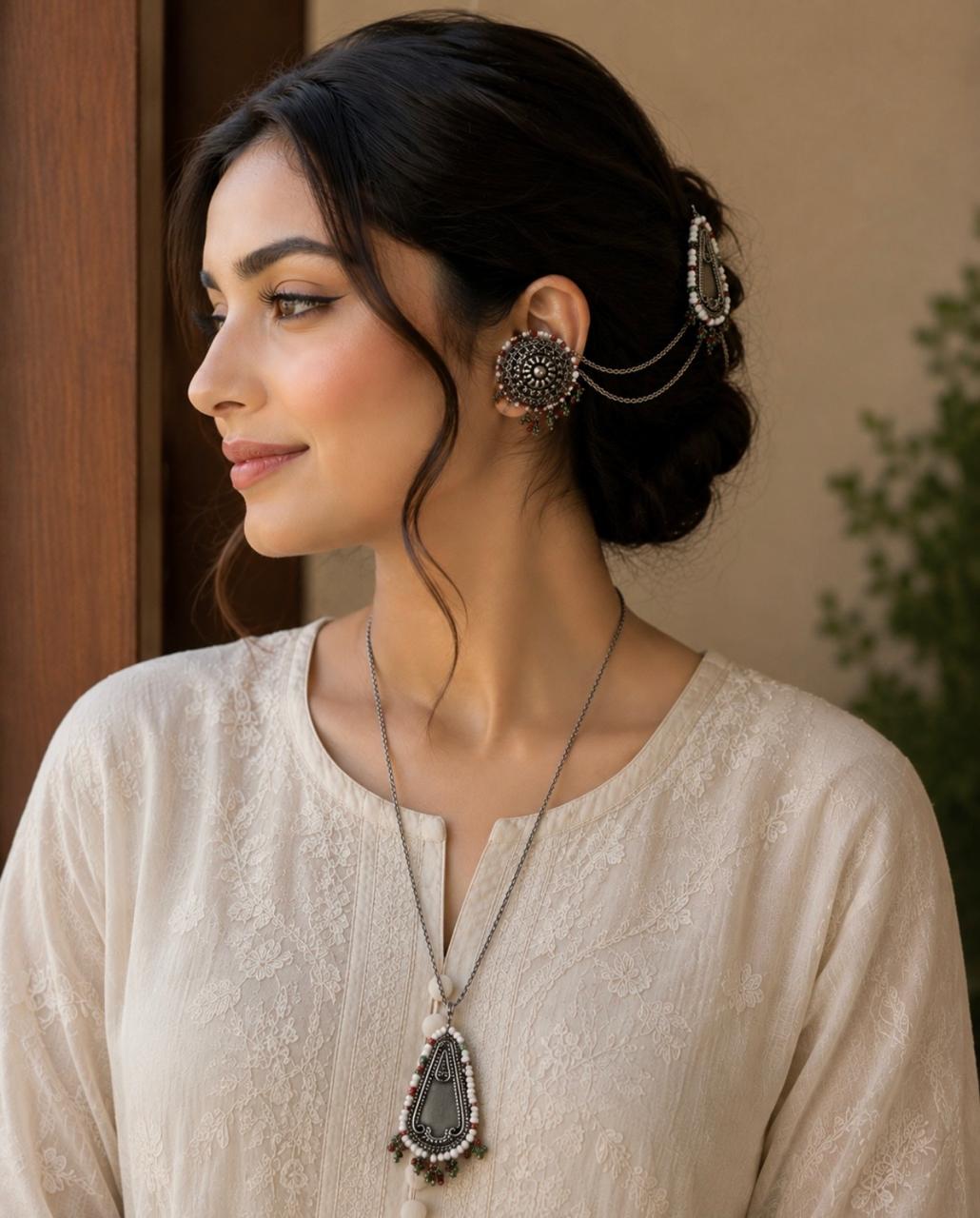 NYARA EARSTUDS WITH HAIRCLIPS