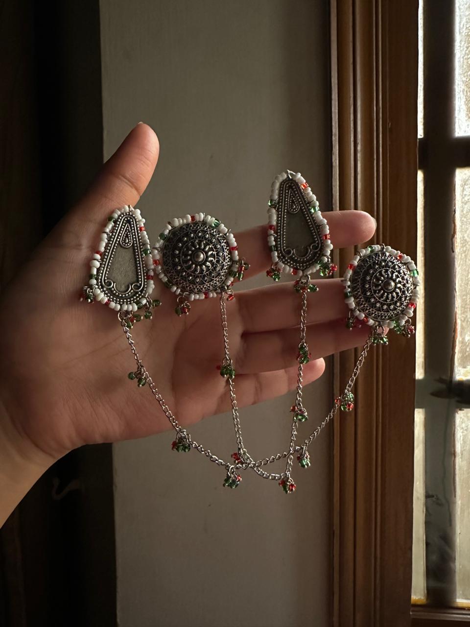 NYARA EARSTUDS WITH HAIRCLIPS